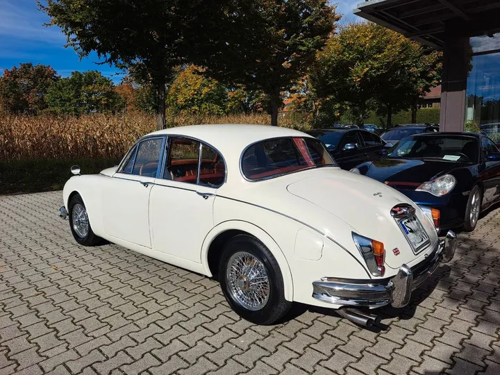 Jaguar MK II