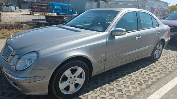Mercedes-Benz E 200