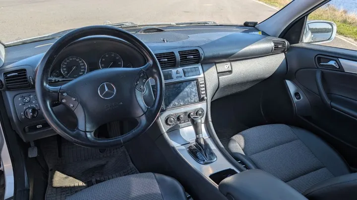 Mercedes-Benz C 240