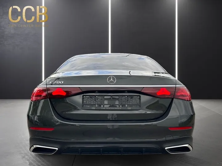 Mercedes-Benz E 200