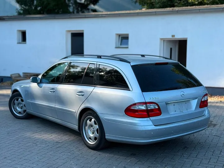 Mercedes-Benz E 220