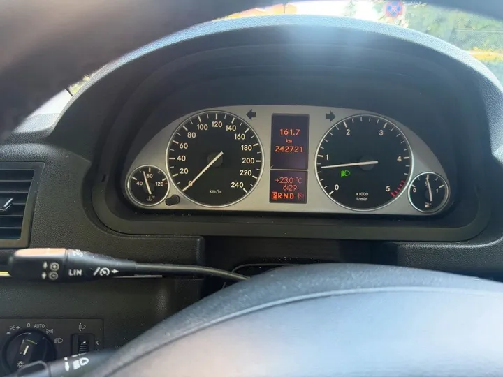 Mercedes-Benz B 200