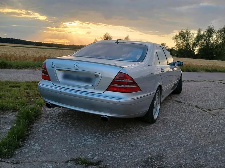 Mercedes-Benz 220
