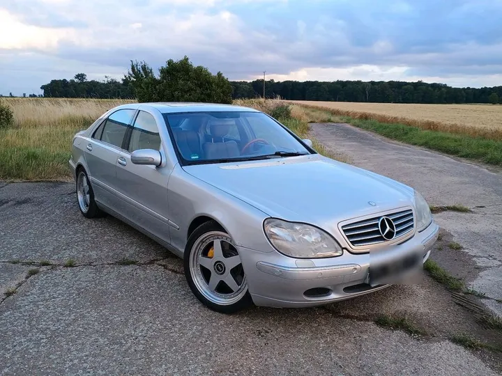 Mercedes-Benz 220