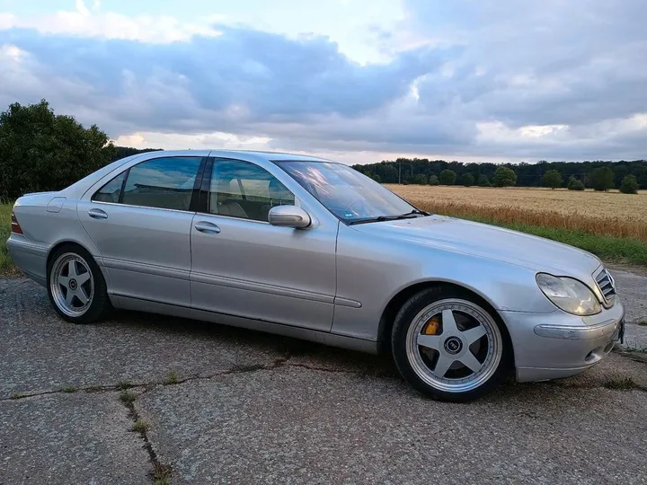 Mercedes-Benz 220
