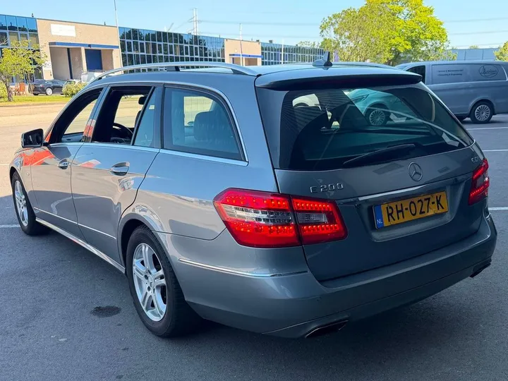 Mercedes-Benz E 200