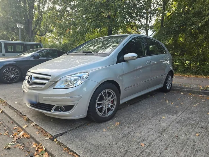 Mercedes-Benz B 200