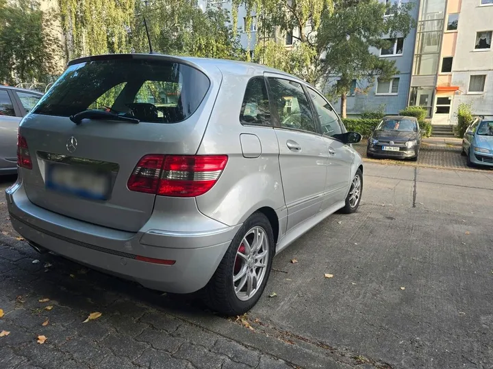 Mercedes-Benz B 200