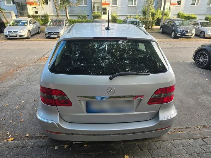 Mercedes-Benz B 200