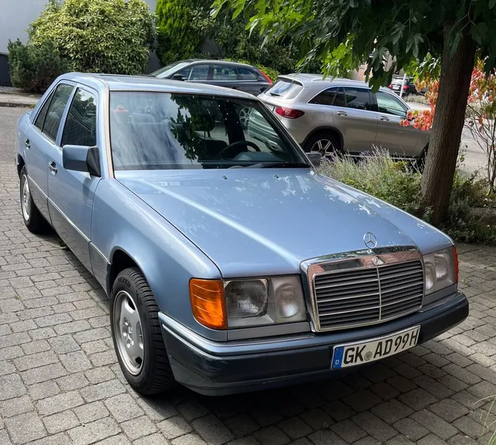 Mercedes-Benz 230