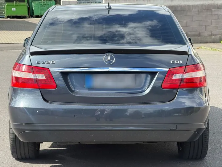 Mercedes-Benz E 220