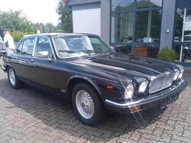 Jaguar XJ12
