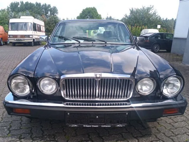 Jaguar XJ12