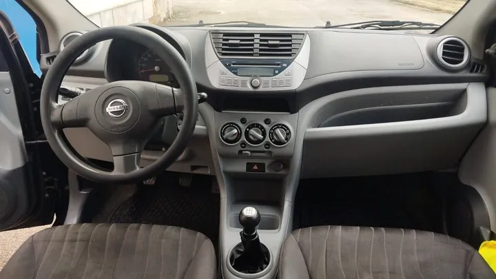 Nissan Pixo
