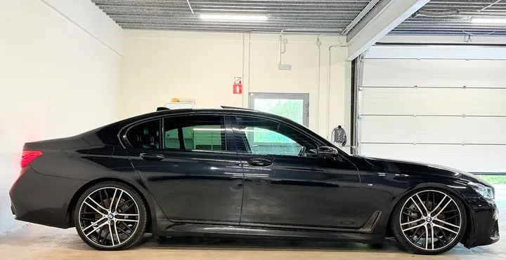 BMW 730