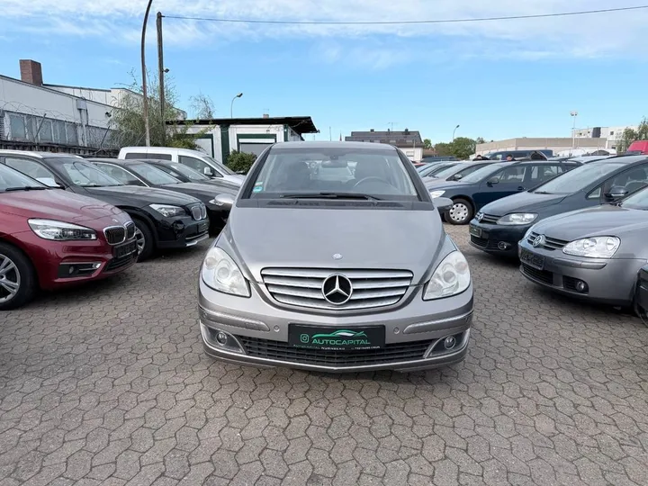 Mercedes-Benz B 200