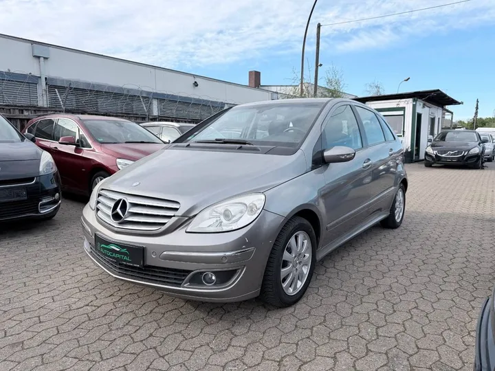 Mercedes-Benz B 200