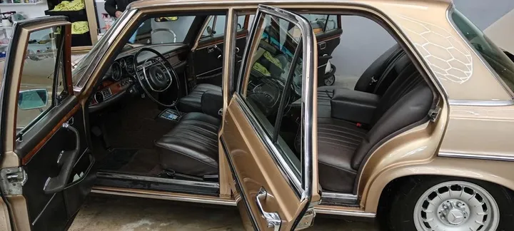 Mercedes-Benz 300