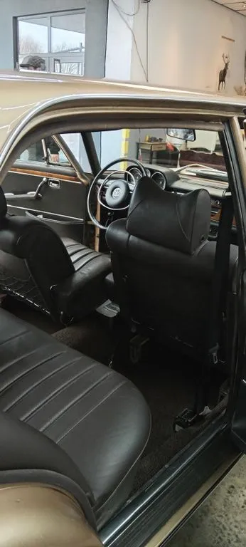 Mercedes-Benz 300