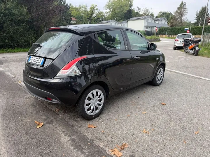 Lancia Ypsilon