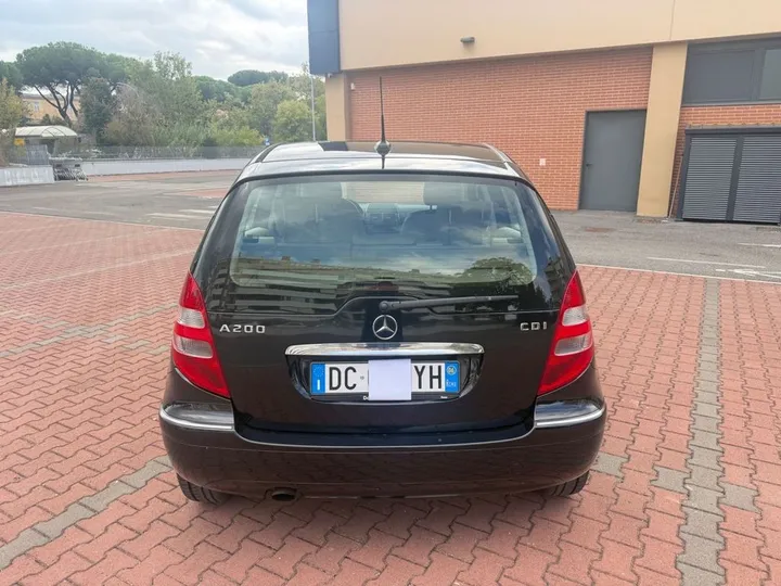 Mercedes-Benz A 200