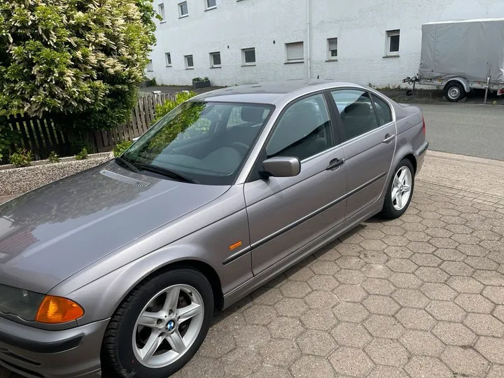 BMW 323