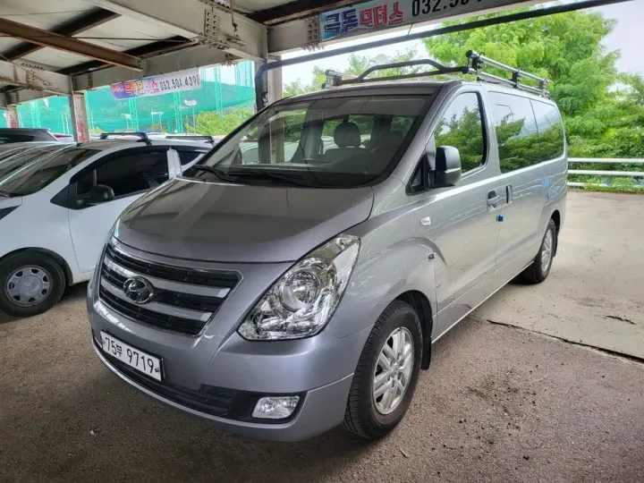 Hyundai Starex