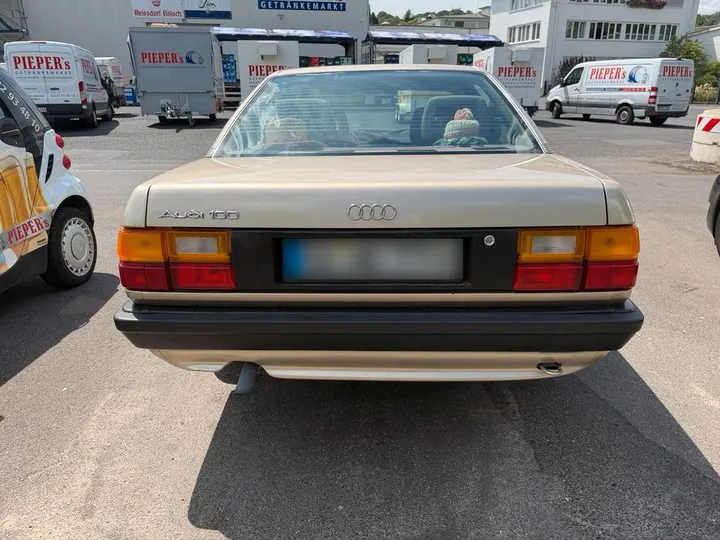 Audi 100