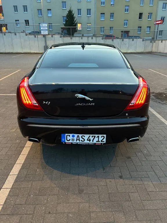 Jaguar XJ