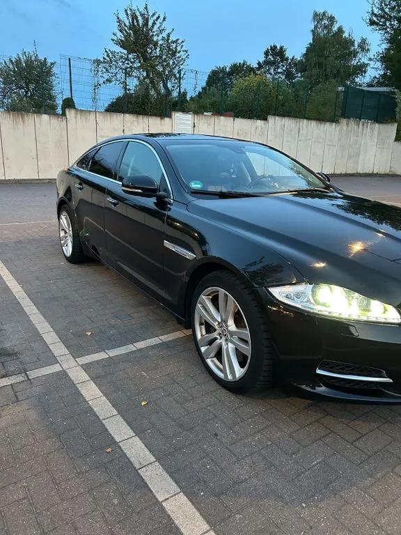 Jaguar XJ