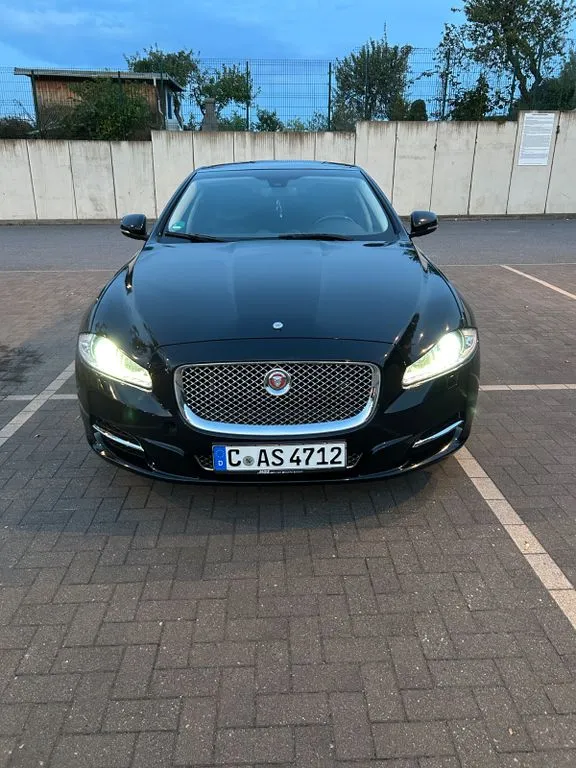 Jaguar XJ