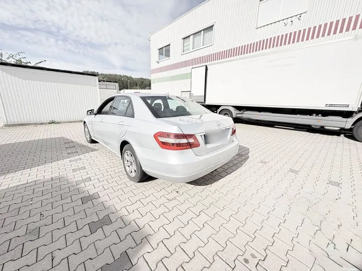 Mercedes-Benz E 200