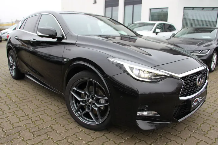 Infiniti Q30