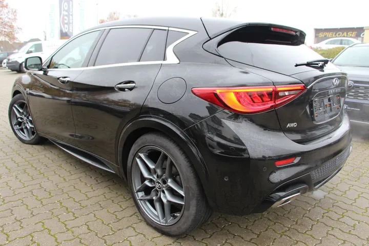 Infiniti Q30