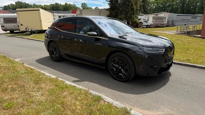 BMW iX