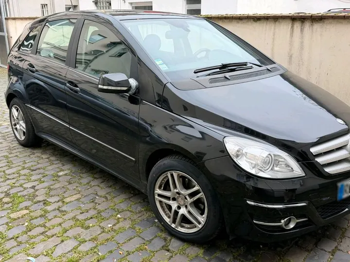 Mercedes-Benz B 200