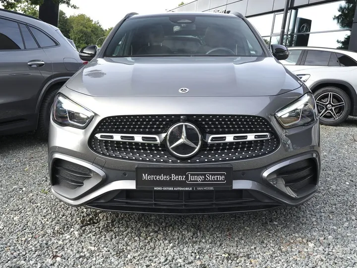 Mercedes-Benz GLA 200