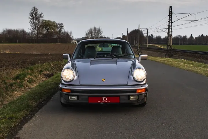 Porsche 930
