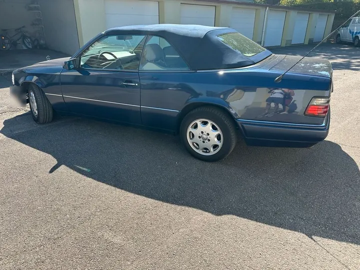 Mercedes-Benz E 200