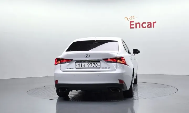 Lexus IS