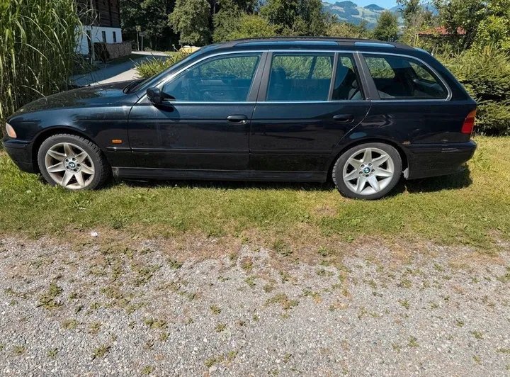 BMW 525