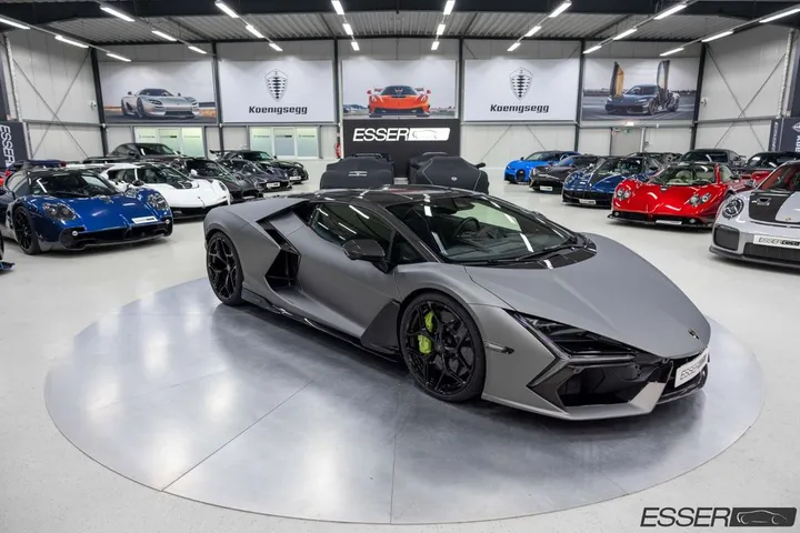 Lamborghini Revuelto
