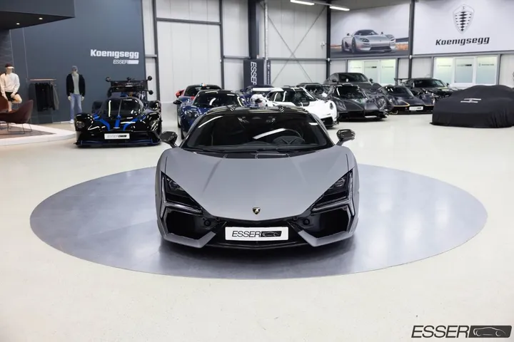 Lamborghini Revuelto