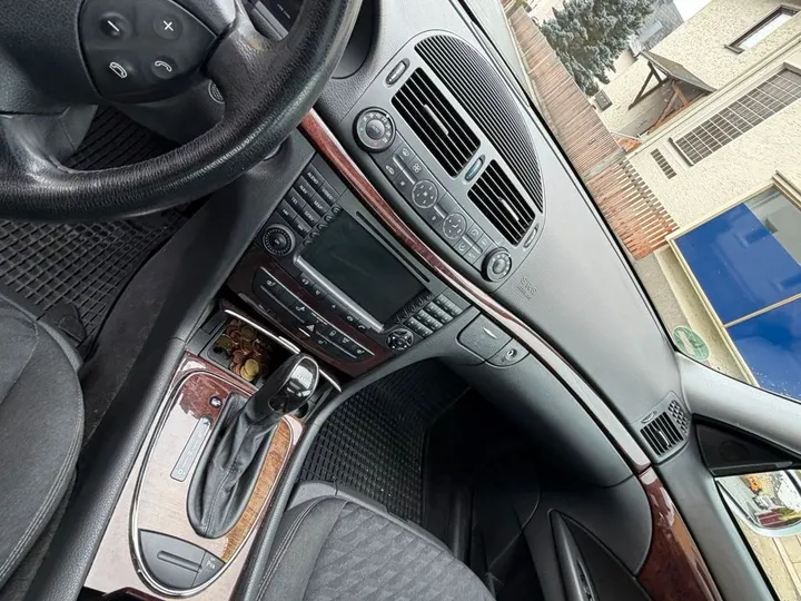 Mercedes-Benz E 240