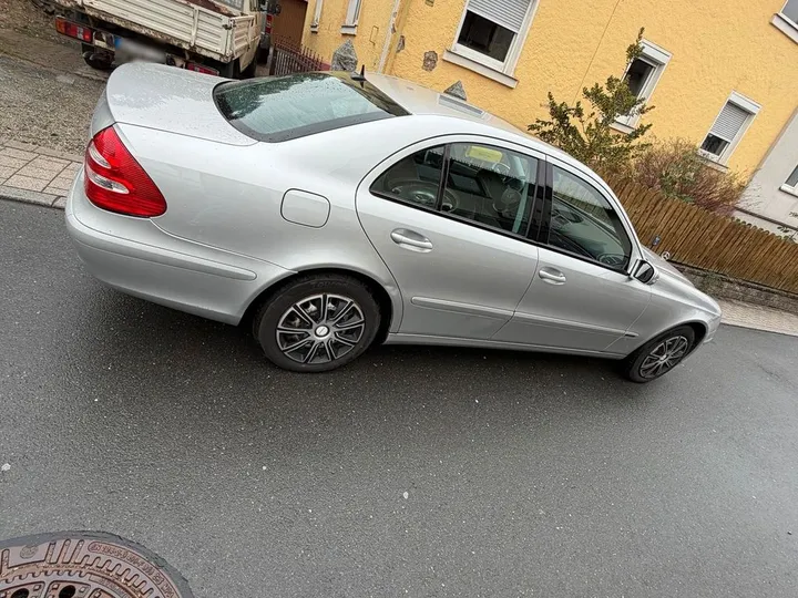 Mercedes-Benz E 240