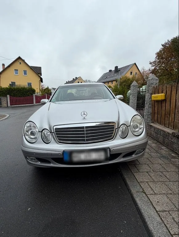 Mercedes-Benz E 240