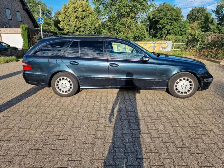 Mercedes-Benz E 220