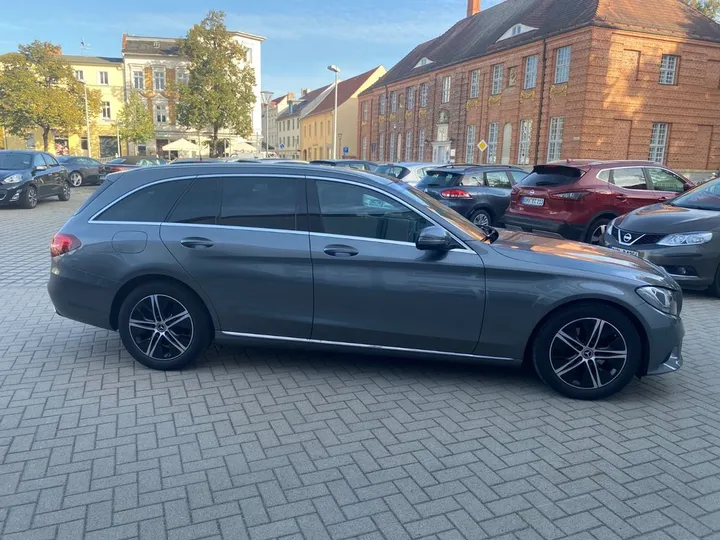 Mercedes-Benz C 220