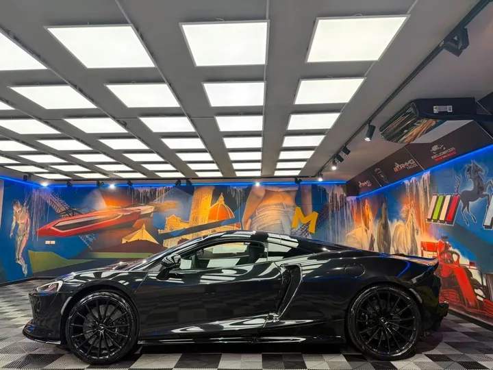 McLaren GT