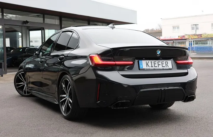 BMW 330